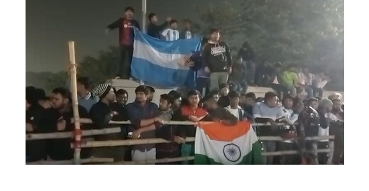 भारत पहुंचे फुटबॉल के गॉड, एयरपोर्ट से लेकर सड़कों तक उमड़ा जनसैलाब